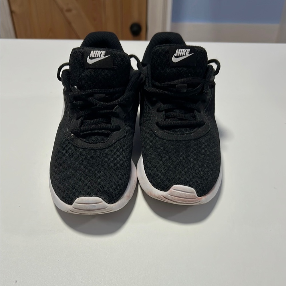 Nike Black and White Sneakers Casual Athletic Style